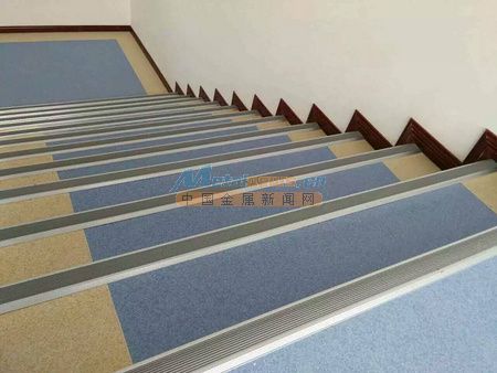 塑膠地板供應商 塑膠地板廠家批發 西安出彩裝飾材料